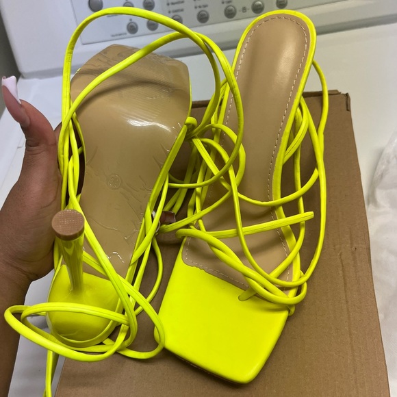 BRAND NEW HIGH HEELS - Picture 3 of 3